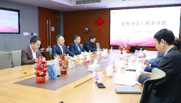 上海市委常委，臨港新片區(qū)黨工委書記、管委會主任陳金山一行到訪上藥控股，雙方共筑臨港生物醫(yī)藥產(chǎn)業(yè)公共服務平臺